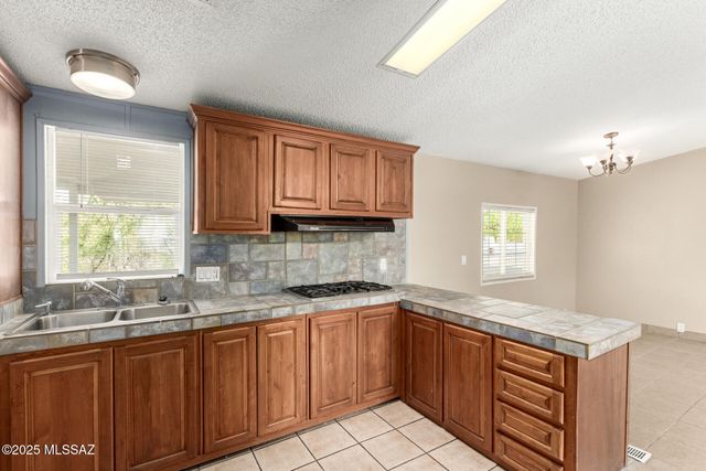 14587 N Twin Lakes Drive, Tucson, AZ 85739