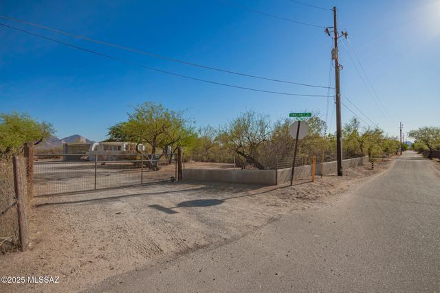 14587 N Twin Lakes Drive, Tucson, AZ 85739