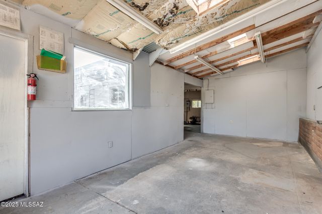 14587 N Twin Lakes Drive, Tucson, AZ 85739