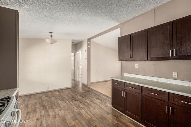 14587 N Twin Lakes Drive, Tucson, AZ 85739