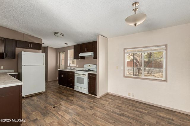 14587 N Twin Lakes Drive, Tucson, AZ 85739