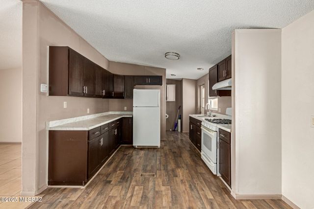 14587 N Twin Lakes Drive, Tucson, AZ 85739