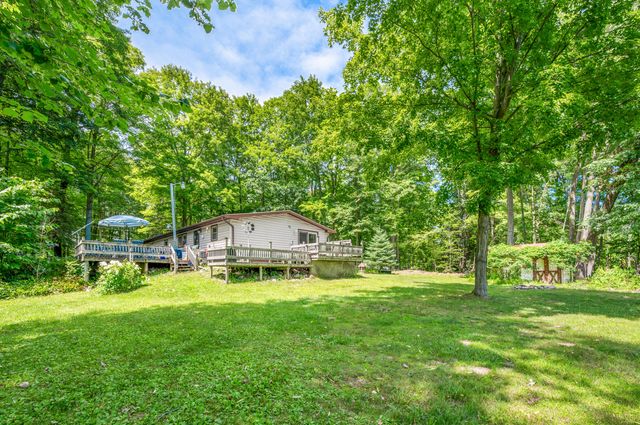 7746 N Manitonka Drive, Weidman, MI 48893