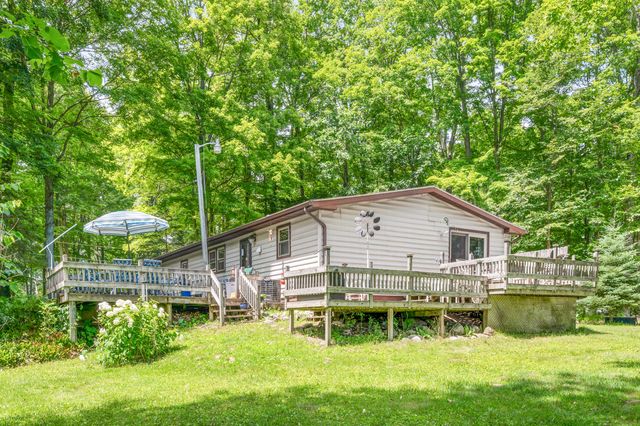 7746 N Manitonka Drive, Weidman, MI 48893