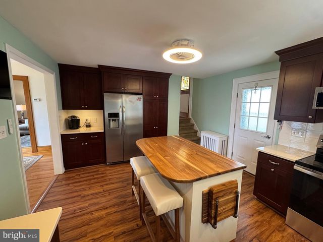 1500 N WEBSTER AVE, Dunmore, PA 18509