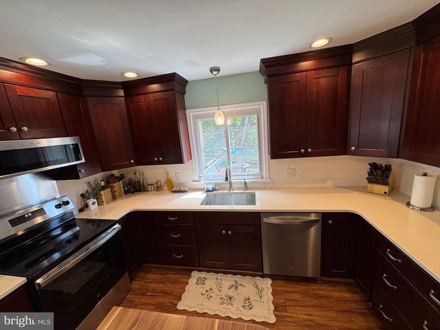 1500 N WEBSTER AVE, Dunmore, PA 18509