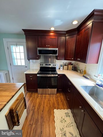 1500 N WEBSTER AVE, Dunmore, PA 18509