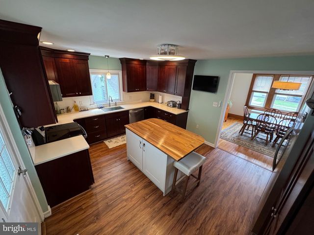 1500 N WEBSTER AVE, Dunmore, PA 18509