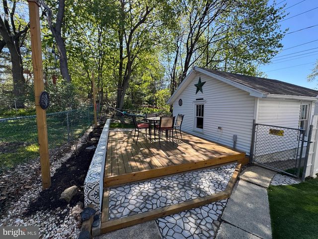 1500 N WEBSTER AVE, Dunmore, PA 18509