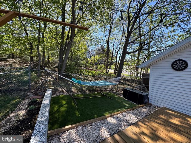 1500 N WEBSTER AVE, Dunmore, PA 18509