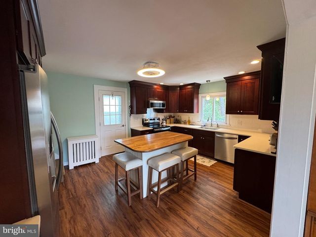 1500 N WEBSTER AVE, Dunmore, PA 18509