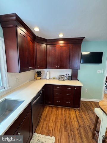 1500 N WEBSTER AVE, Dunmore, PA 18509