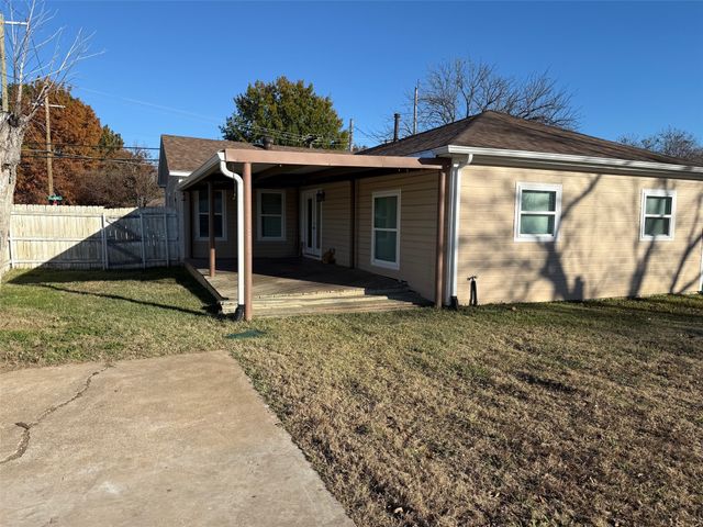 1826 N Woods Street, Sherman, TX 75092