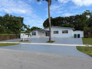 12455 SW 185th Ter 2, Miami, FL 33177