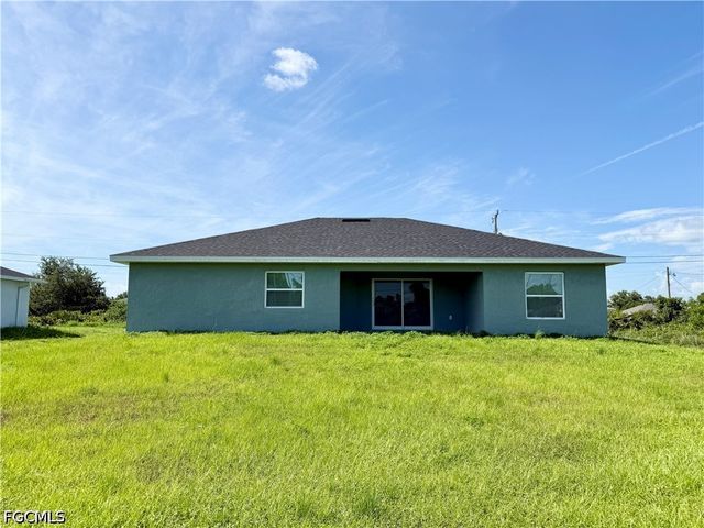 3705 26th ST SW, Lehigh Acres, FL 33976