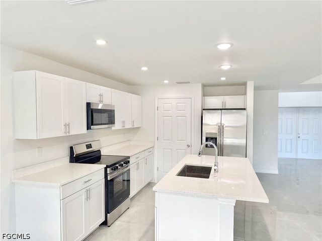 3705 26th ST SW, Lehigh Acres, FL 33976