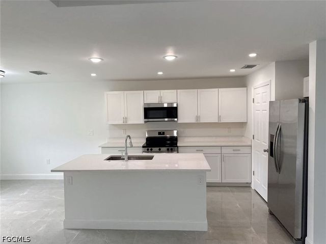 3705 26th ST SW, Lehigh Acres, FL 33976