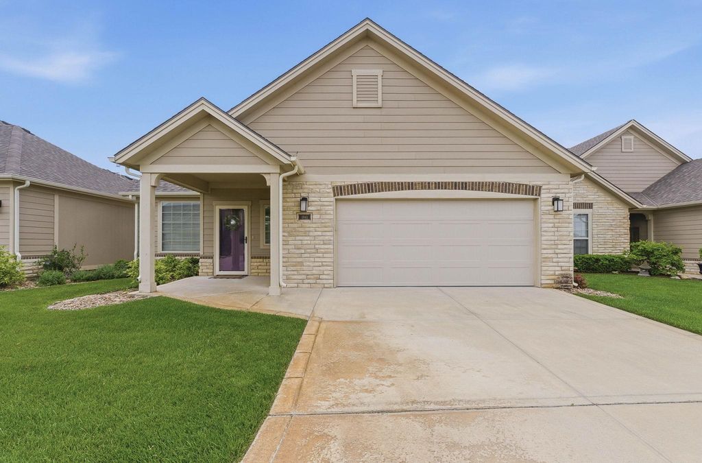3941 N Solano Ct, Wichita, KS 67205