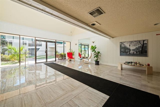 301 Racquet Club Road 104, Weston, FL 33326