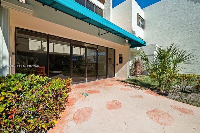 301 Racquet Club Road 104, Weston, FL 33326