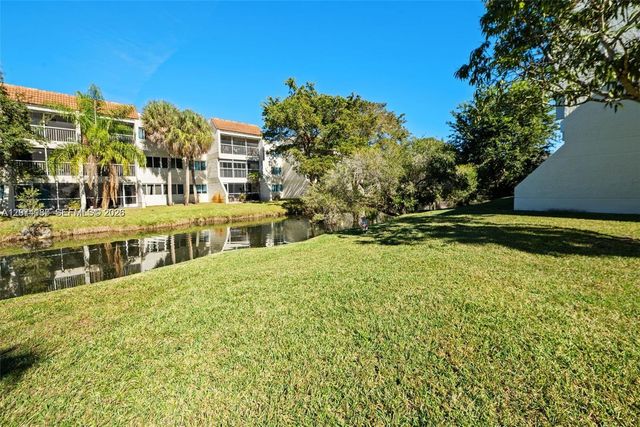 301 Racquet Club Road 104, Weston, FL 33326