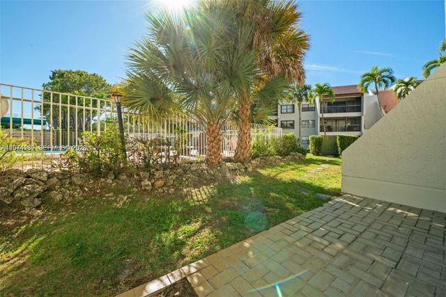 301 Racquet Club Road 104, Weston, FL 33326