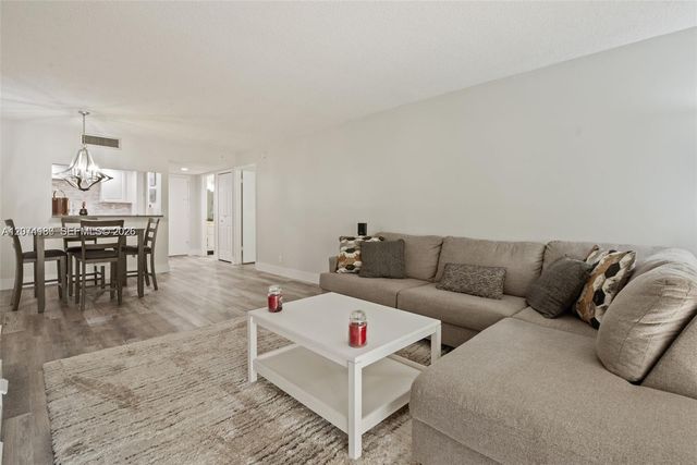 301 Racquet Club Road 104, Weston, FL 33326