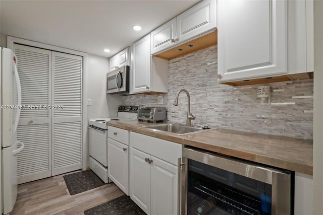 301 Racquet Club Road 104, Weston, FL 33326