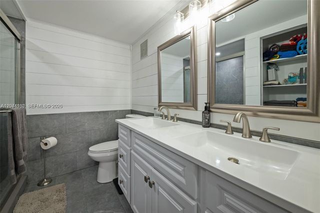 301 Racquet Club Road 104, Weston, FL 33326