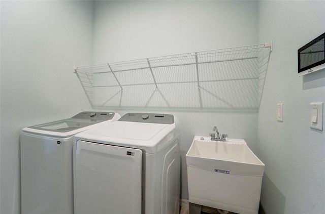 8144 37TH AVENUE CIRCLE W, Bradenton, FL 34209