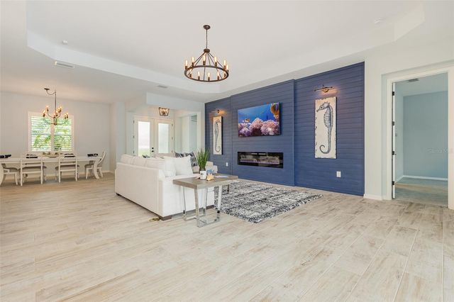 8144 37TH AVENUE CIRCLE W, Bradenton, FL 34209