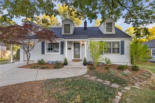 8015 Canterbury Street, Prairie Village, KS 66206