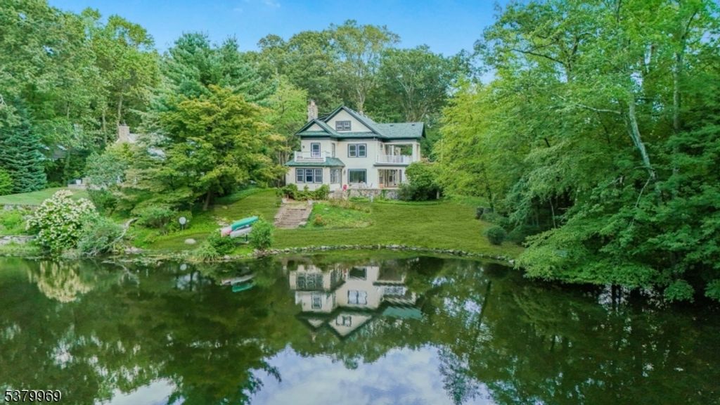 12 Overlook Rd, Mountain Lakes Boro, NJ 07046