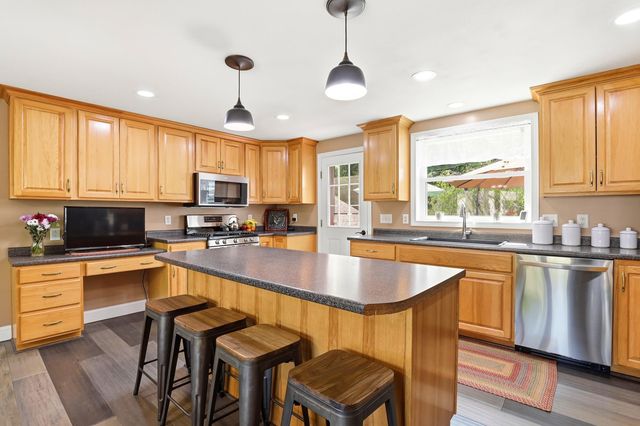 53 Sandown Road, Fremont, NH 03044