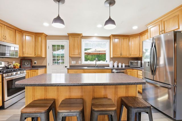 53 Sandown Road, Fremont, NH 03044