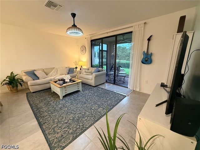 1425 Weeping Willow CT, Cape Coral, FL 33909