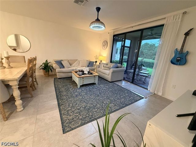 1425 Weeping Willow CT, Cape Coral, FL 33909