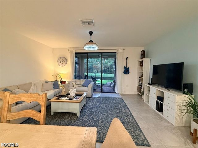 1425 Weeping Willow CT, Cape Coral, FL 33909