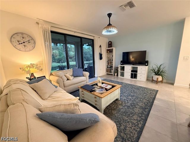 1425 Weeping Willow CT, Cape Coral, FL 33909