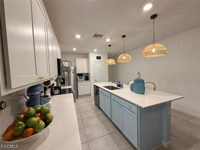 1425 Weeping Willow CT, Cape Coral, FL 33909