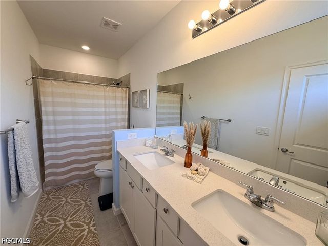 1425 Weeping Willow CT, Cape Coral, FL 33909
