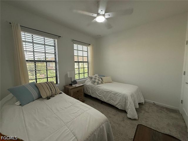 1425 Weeping Willow CT, Cape Coral, FL 33909