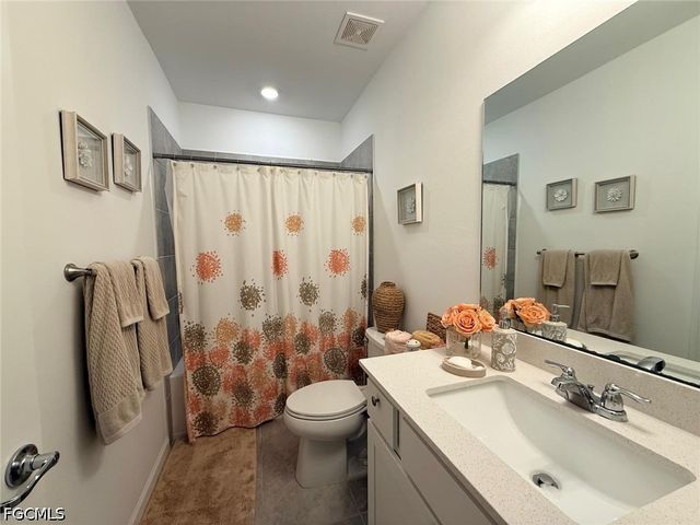 1425 Weeping Willow CT, Cape Coral, FL 33909