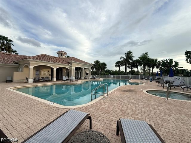 1425 Weeping Willow CT, Cape Coral, FL 33909