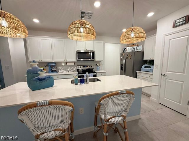 1425 Weeping Willow CT, Cape Coral, FL 33909