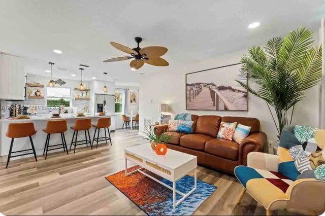 301 N Hollywood Ave, Daytona, FL 32118