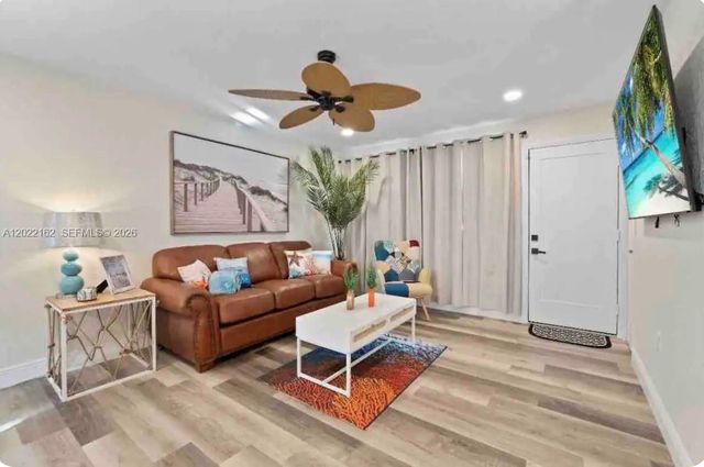 301 N Hollywood Ave, Daytona, FL 32118