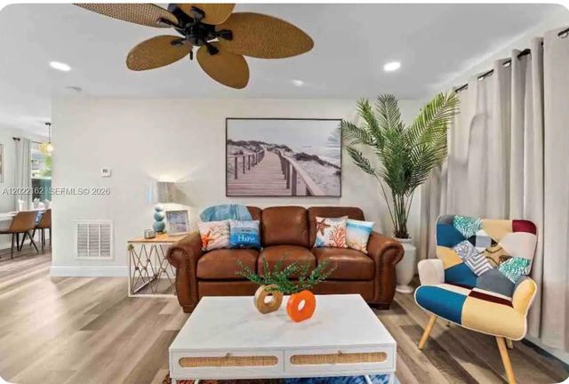 301 N Hollywood Ave, Daytona, FL 32118