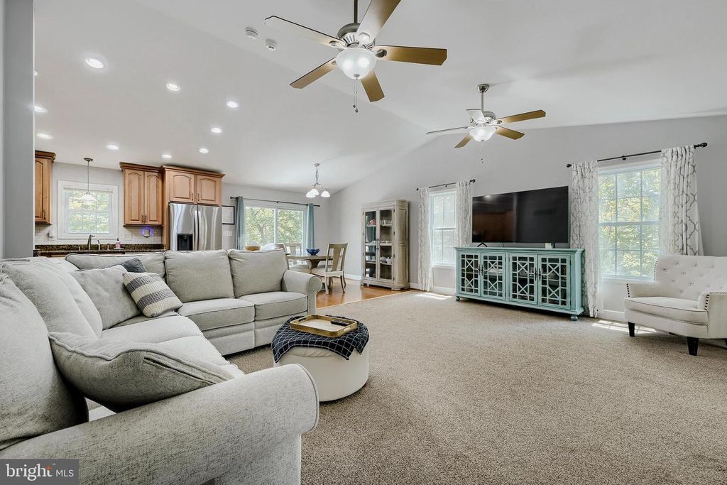Image 5 of property listing at 8105 BEVERLY RD, Severn, MD 21144