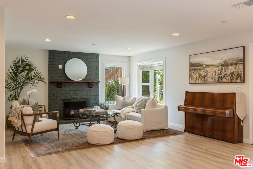 Image 12 of property listing at 7537 Quimby Avenue, West Hills, CA 91307